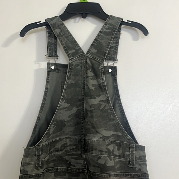 SO Girls Loose Fit Camouflage Overalls Size 16 and XS green long sleeve top - Picture 9 of 12